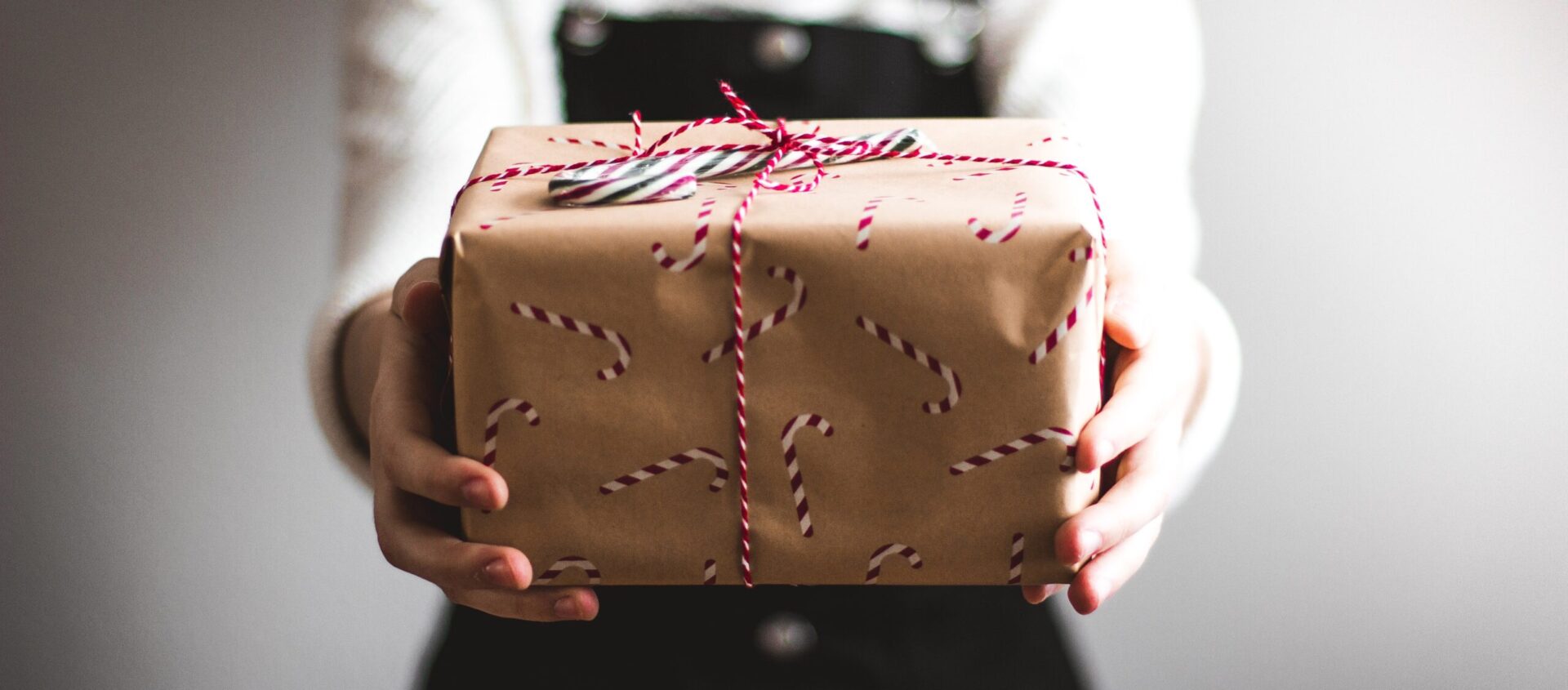 Laut Umfrage machen diese Geschenke Mitarbeiter:innen glücklich